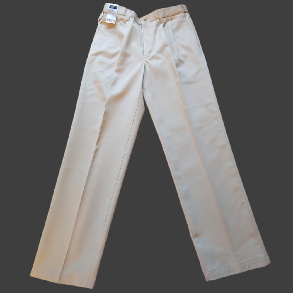 NWT Timber Creek by Wrangler Men Pleated Khakis Pants